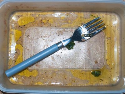 Limpiá los tuppers con grasa en menos de 2 minutos y con 3 ingredientes que tenés en tu casa