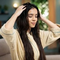 Sin gastar un peso: la fórmula mágica para mantener tu cabello hidratado y libre de caspa en invierno
