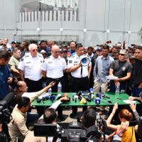 Federales rompen con sus representantes; sigue mesa de negociación en el Centro de Mando