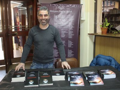 El escritor español Daniel Zaragoza presentó en Zapala su libro “Cuarentena”