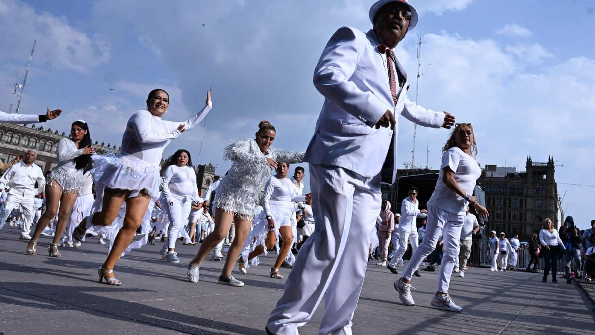 Participaron decenas de clubes de baile