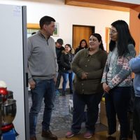 Koopmann estuvo en Las Coloradas y entregó equipamiento a emprendedores