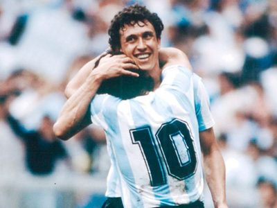“Hasta la pelota llora”: Jorge Valdano, entre lágrimas, recordó a Diego Armando Maradona