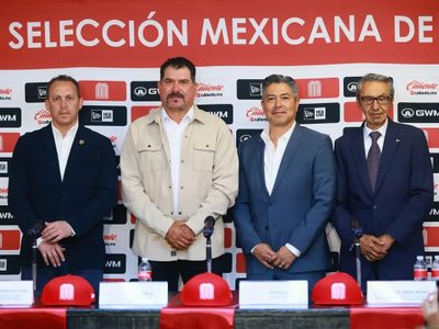 Presentan a Benjamín Gil como manager que dirigirá a la selección en el Clásico Mundial de Beisbol