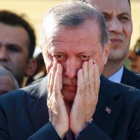 Celebran fracaso de intento de golpe de Estado en Turquía