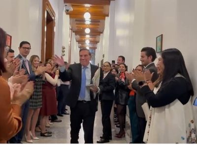 Rinden tributo con aplausos y porras a ministros salientes de la Suprema Corte (Video)