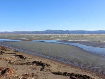 Todavía no apareció el niño de cuatro años que se perdió en un lago de Chubut