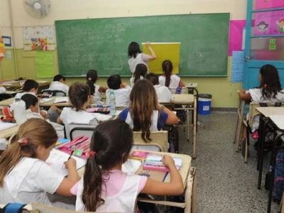 El gobierno celebró la reducción de inasistencias docentes por el nuevo sistema de control de licencias