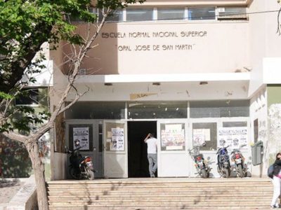 Docentes de la Escuela San Martín en Neuquén denunciaron falencias edilicias