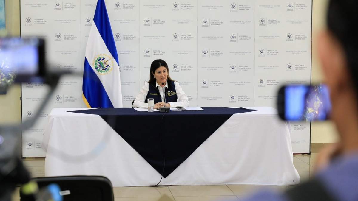 La funcionaria de El Salvador
