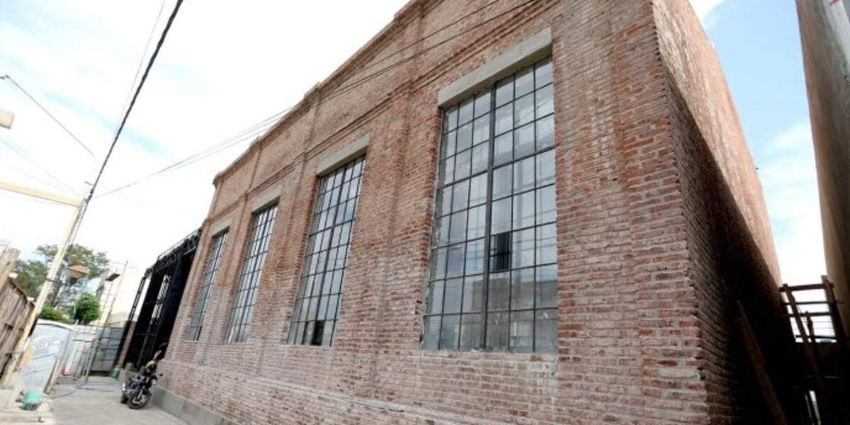 La Usina está ubicada en ubicado en calle San Martín 625 de Neuquén capital. Fuente: (Facebook)