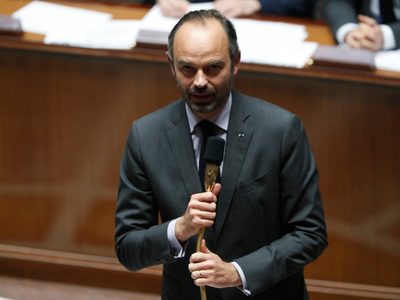Tras días de riñas, gobierno de Francia cede y suspende aumento a combustibles…por seis meses
