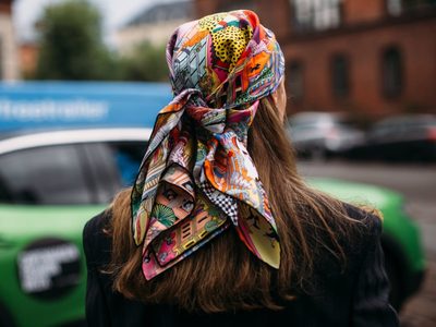 Las mejores formas de usar los pañuelos en invierno, el accesorio que fue en furor y vuelve con todo