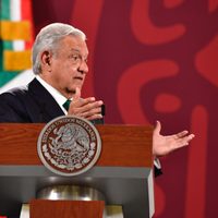 Opositores iniciaron campaña para culpar al gobierno de retraso en vuelos del AICM: AMLO
