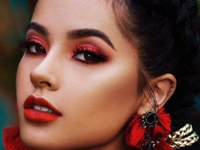 "¡Imperdible!" Becky G te hace delirar con la lengua y... ¡No está sola!