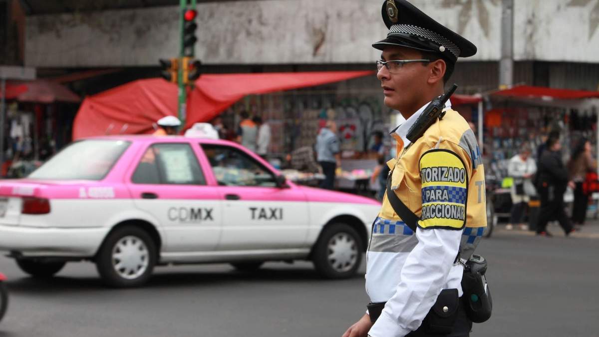 Un agente de Tránsito de la Ciudad de México