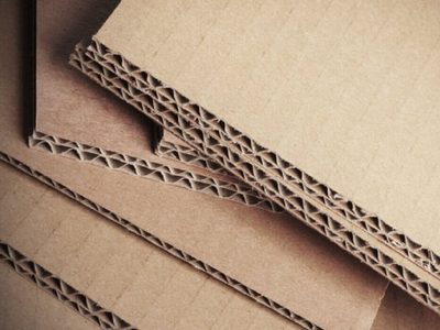 No tires los restos de cartón que no usas y creá esta divina lámpara para poner en tu habitación