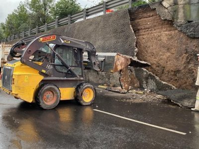 Se desprende aplanado de un muro en Periférico y Paseo de la Reforma