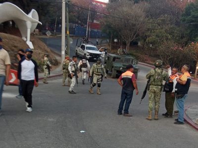 Estudiantes de la UAEM denuncian hostigamiento militar y policial en medio del paro (Videos)