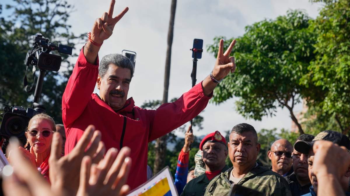 El presidente venezolano Nicolás Maduro durante festejos por el Día Internacional de los Pueblos Indígenas, el domingo 12 de octubre de 2025, en Caracas