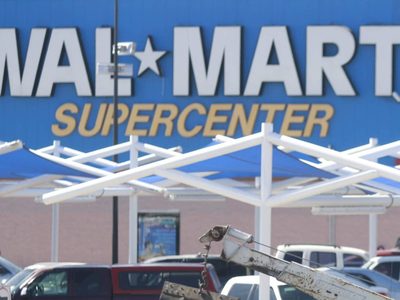 Walmart tendrá que ocultar los cigarros en sus tiendas mientras juez resuelve recurso