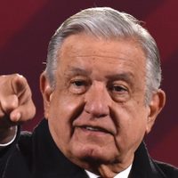 "Pobre abogada Yasmín": AMLO critica "guerra de potentados y medios" contra la ministra