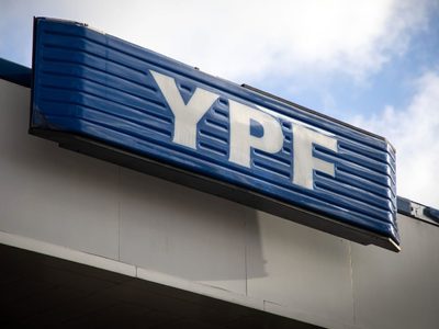La Justicia de EE.UU. suspendió la entrega de acciones de YPF