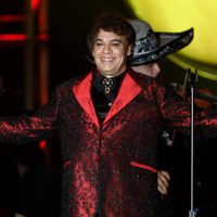 María José Cuevas comparte su experiencia en el archivo de “Juan Gabriel: Debo, puedo y quiero”
