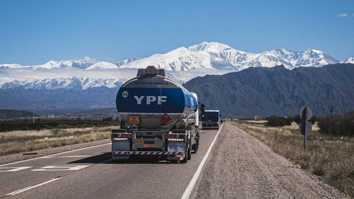 Camión de YPF. Fuente: (Twitter)