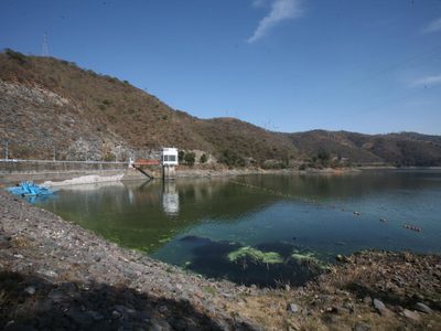 Suspenden triatlón en presa de Valle de Bravo por índices “históricos” de contaminación fecal
