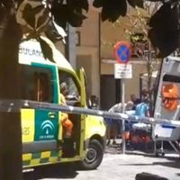 Conductor invade acera y arrolla a comensales de una terraza en Marbella, España