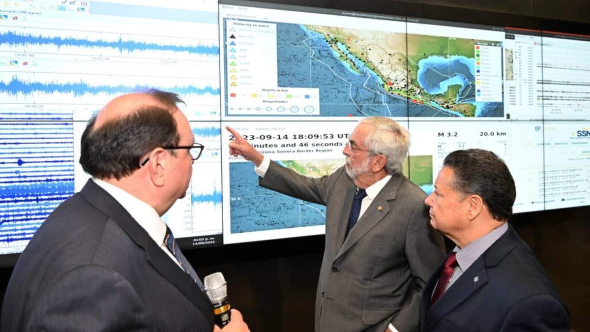 El rector Enrique Graue en la inauguración del Centro Alterno de Monitoreo  en Hidalgo