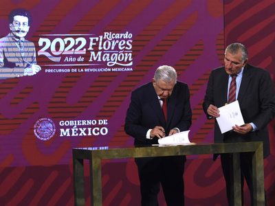 AMLO firma decreto para garantizar abasto de agua en Nuevo León para los próximos 8 o 10 años