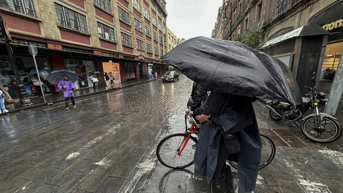 Probabilidad de lluvias con intervalos de chubascos, descargas eléctricas y posible caída de granizo en la Ciudad de México este viernes