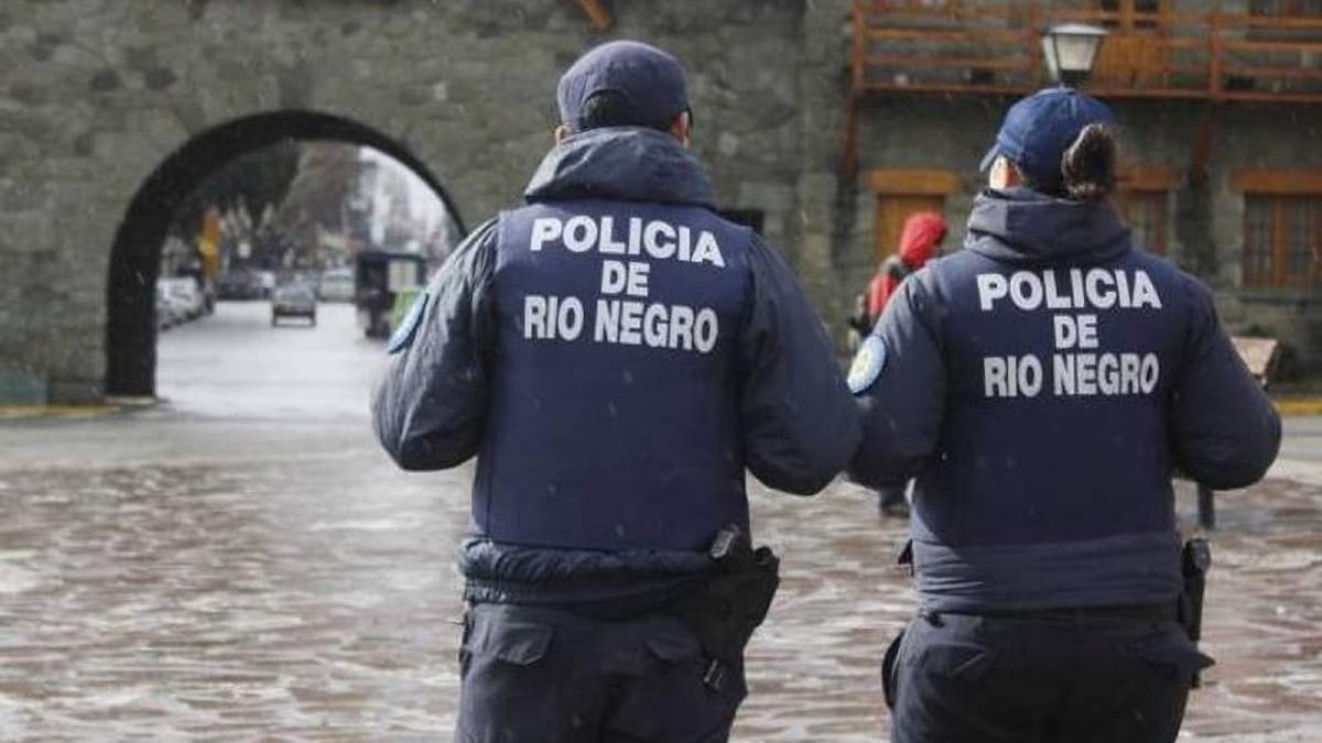 Efectivos policiales en Bariloche. Fuente: (Twitter)