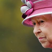 No puede soportar otra mala noticia más: el drama vuelve a golpear a la Reina Isabel