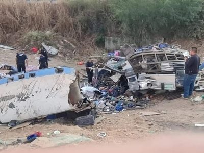 Volcadura en Nayarit deja 15 personas muertas; regresaban de la playa para festejar Fin de Año (Vide
