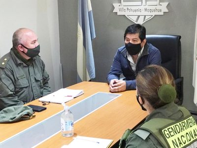 Villa Pehuenia: importante reunión del intendente con jefes de Gendarmería