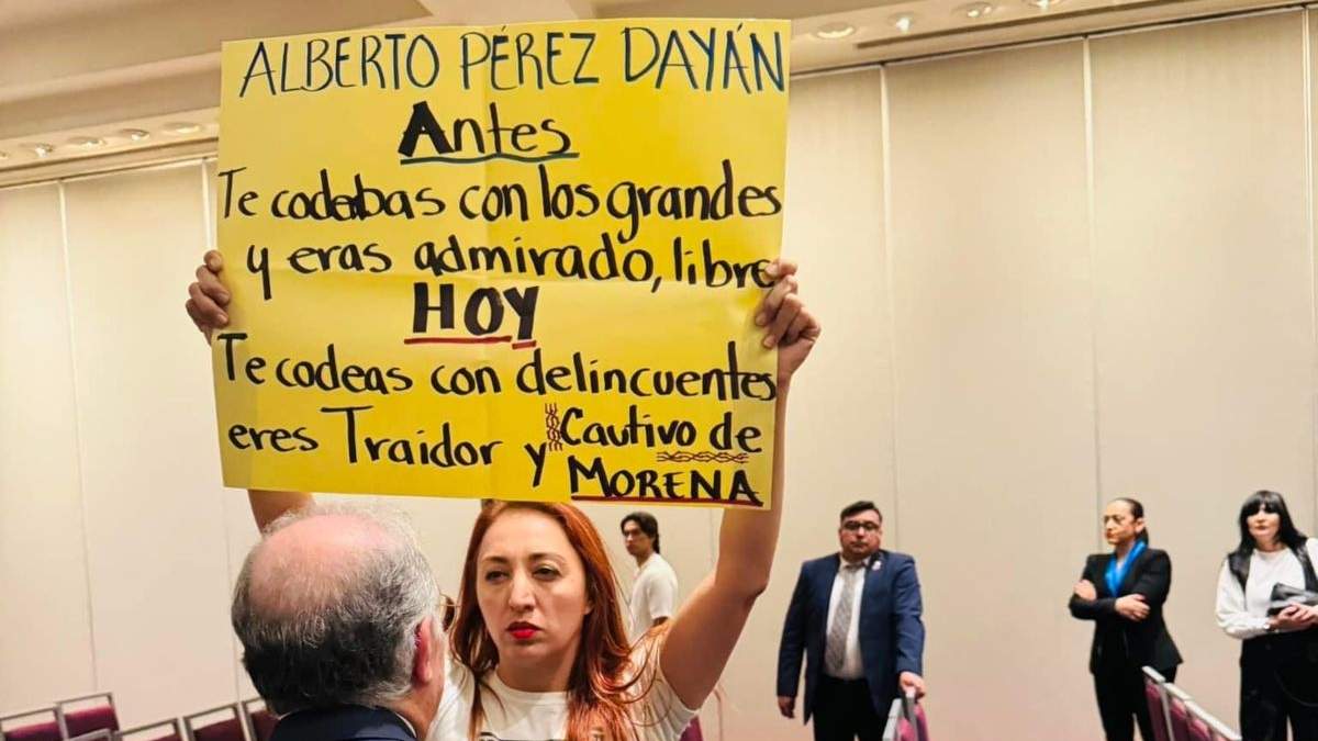 Increpan al ministro Pérez Dayán en la FIL de Guadalajara: “Antes eras admirado”