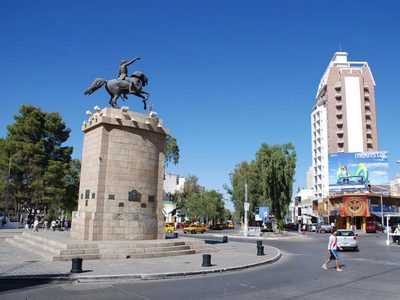 Escándalo por la caravana de motos frente a efectivos policiales en Neuquén Capital