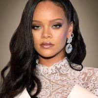 ¡Altera la realidad! Rihanna deslumbró con este outfit de punto y... ¡es viral en redes!