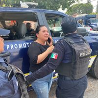 Policías de Morelos agreden a reportera por tomar fotografías de operativo