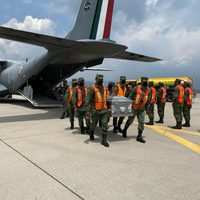 México inicia repatriación de migrantes fallecidos en tráiler de Texas; se prevén dos vuelos más