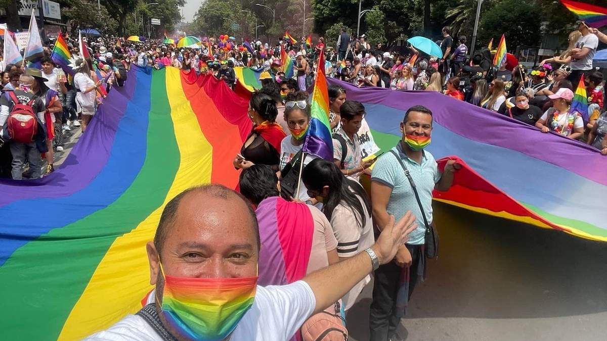 El político se registró como representante de la comunidad de la diversidad sexual