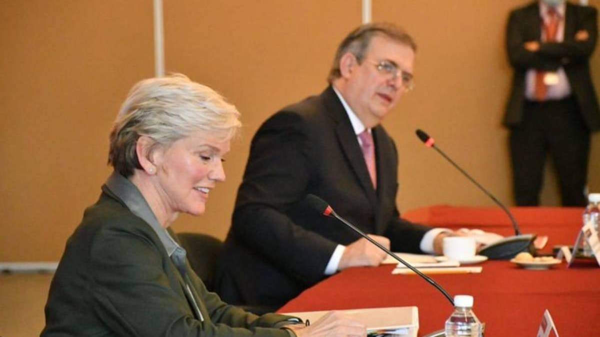 La secretaria de Energía de EU, Jennifer Granholm, y el canciller Marcelo Ebrard