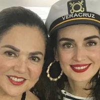 Gobierno de Veracruz acarrea a empleados para 'apoyar' a mamá de Ana de la Reguera