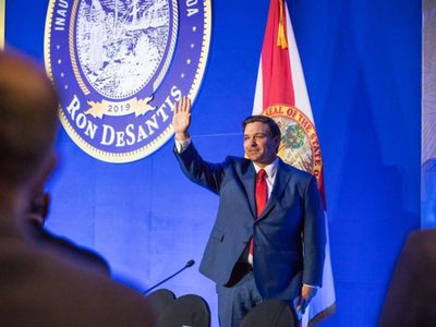 Florida multará hasta con 5 mil dólares a comercios que exijan certificado de vacuna covid