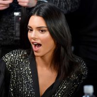 La “gemela” de Kendall Jenner: es una aclamada cantante y su novio estuvo relacionada con ella