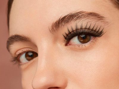 Adiós al eyeliner negro: transformá tus ojos marrones con este maquillaje fácil con un toque verde