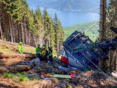 Terrible accidente en Italia: un teleférico cae al vacío dejando varios muertos